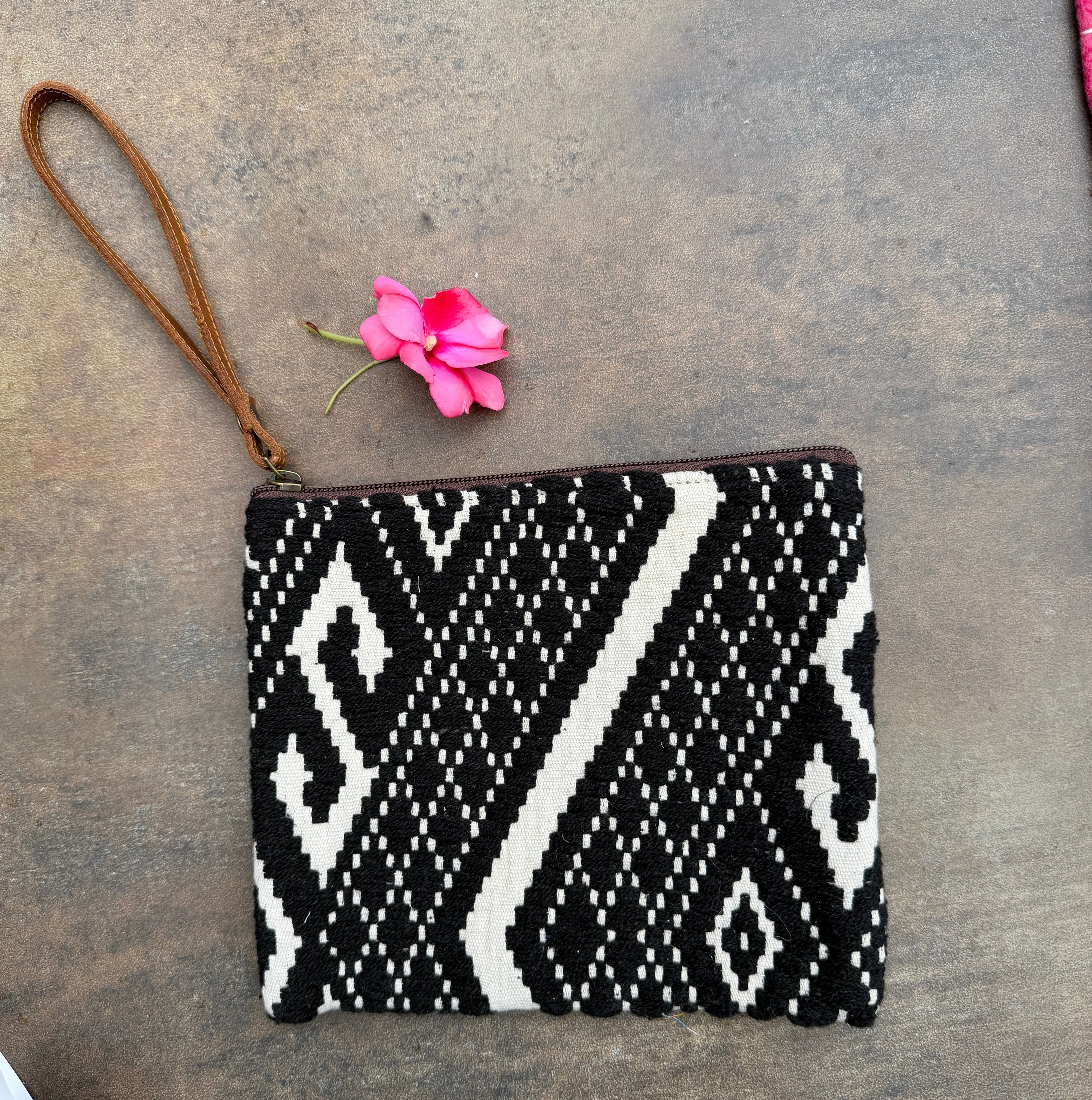 Khushbu Clutch